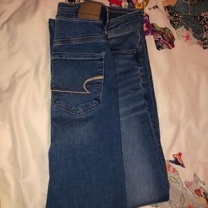 American Eagle High rise Jegging; medium wash